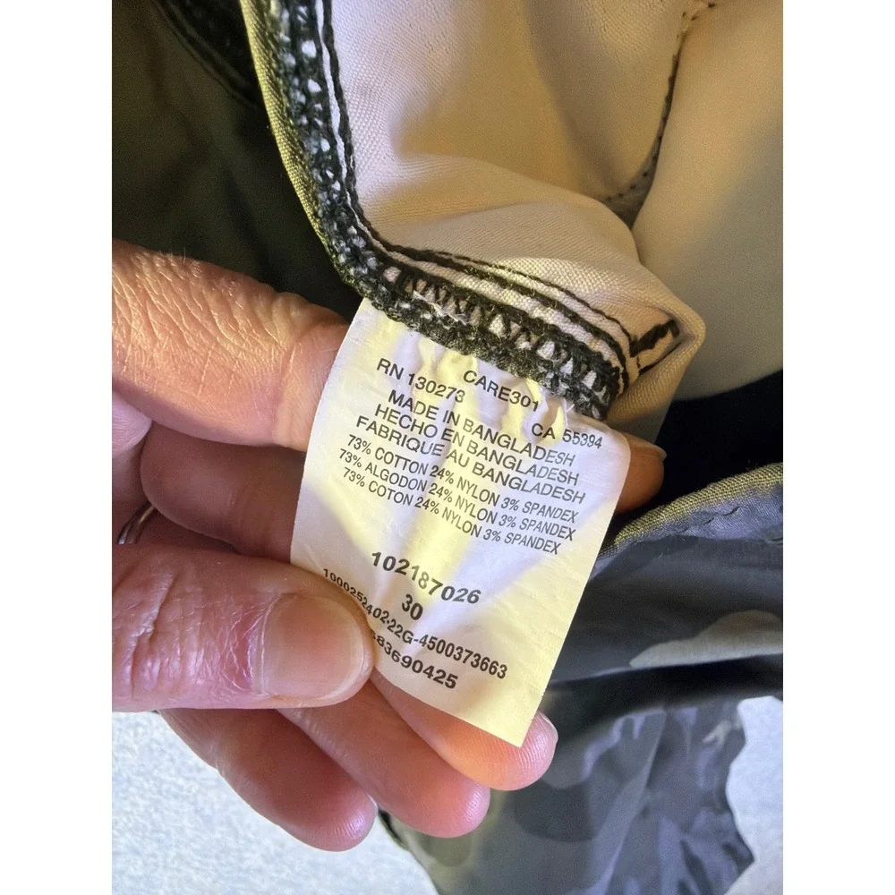 Lee Cargo Shorts Mens 30x10 Green Camo Extreme Motion Performance 102187026 NEW - Picture 3 of 6